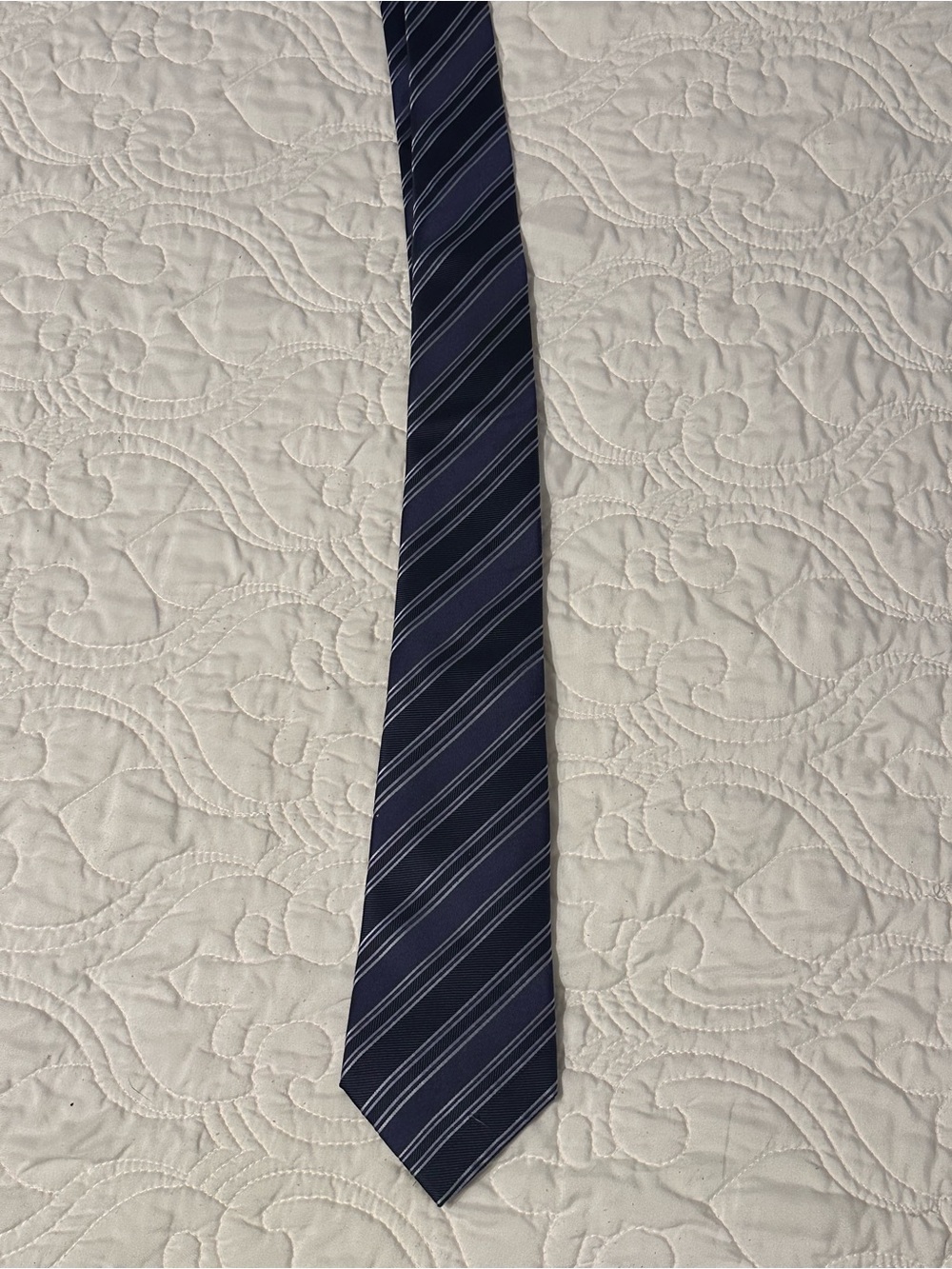 Burberry Classic Navy Striped Men’s Tie